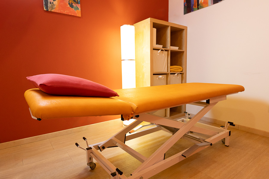 Moderner Behandlungsraum in der Physiotherapie-Praxis von Bernhard Wilka in Weißenhorn.